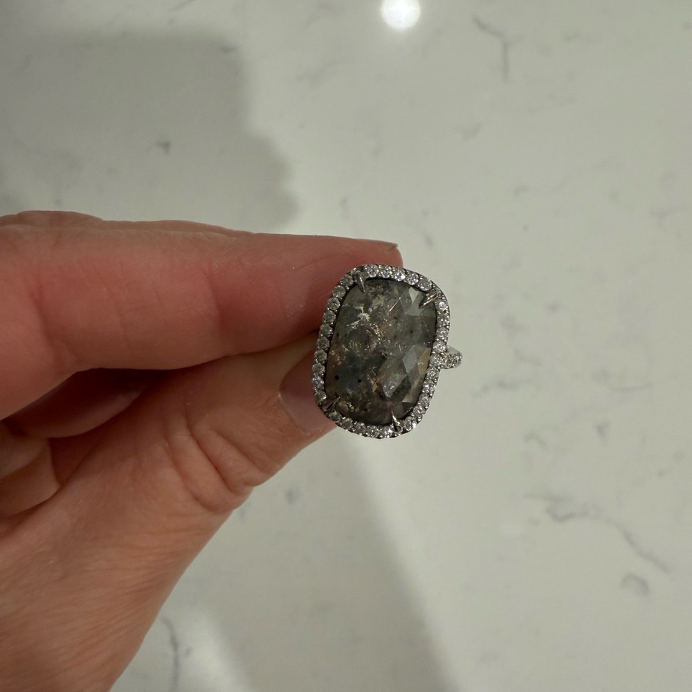 Unique 7.87ct Grey Diamond cushion cut ring with halo. - Picture 4 of 9